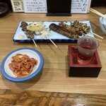 大衆酒蔵 日本海 - 日高見　きむち　串焼き五本