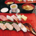 活魚廻転寿司 にぎり長次郎 - 料理写真: