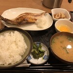 かをる - さば塩焼定食(800円)＋生玉子(50円)