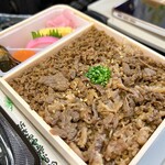 駅弁屋 踊 - 牛肉どまん中（1,350円税込）