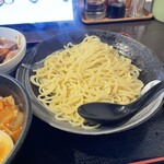 紅丸 - 麺のボリュームあり