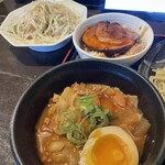 紅丸 - 具沢山つけ汁　チャーシュー丼　野菜増し