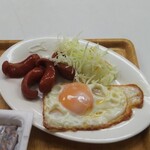 一休食堂 - ソーセージエッグ(350円)