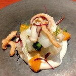 Libertemps - アオリイカと冷凍みかん、根セロリのクリーム♡半生の身の甘さ⭐️焼いた身の強い旨み⭐️冷凍みかん可愛い風味♫♪( ´▽｀)