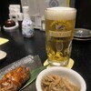 Kyuushuudamashii - 生ビールで乾杯なり♪お通しはキンピラごぼう、別注の肉巻きおにぎりも美味しそう！