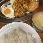 フクノヤ - ◆日替わりランチ  500円税込
            チキンカツ.カニコロッケ.目玉焼き.ライス.味噌汁
            駅近立地を考慮しても、あり得ない爆安ランチ！！