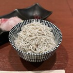 酒肴場 屯 - 釜揚げしらすたっぷり