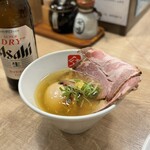 KITCHEN TAKANO - つけ汁にはトッピングがたっぷり