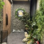 diningbar ORANGUTAN - お店入口