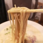 鶏×麦 らら - 　麺は国産小麦粉「はるよ恋」を使用したストレートの細麺！　柔らか目と言って食べてみて下さい！