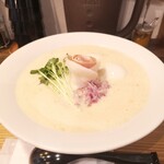 鶏×麦 らら - 　　泡鶏白湯の醤油に味玉！芸術的盛り付け！