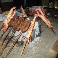 料亭 長坂 - 囲炉裏を囲んで串焼き料理が食べれます