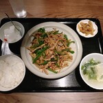 四川飯店 成都 - 青椒肉絲ランチ ¥880（税込）