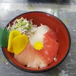 ひとみ食堂 - 三崎丼(味噌汁付き、1200円)
