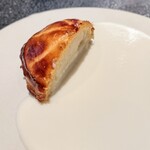 Florilege - 蕪のパイ包み焼き蕪のソース。お部屋中にパイの香ばしく甘い香りが立ちこめるたび幸せな気持ちになりますね。