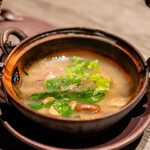 牛に金棒 - 牛テール、マッシュルーム、舞茸、松茸の土瓶蒸し