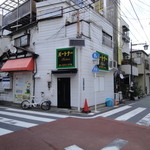 パン家のどん助 - ここを右の方へ行ってすぐです。