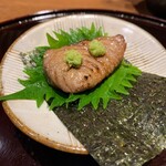 鮨 くまくら - 鮪の脳天の頭肉磯辺サンド