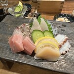 Kushiyaki Robata Sandaime Ganryuu - 刺身、言うまでもなくうまい