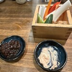 Kushiyaki Robata Sandaime Ganryuu - お通しの野菜は食べ放題^_^少し食べてます