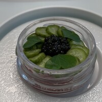 KOGISHI - 伊万里牛のタルタル、スライスした胡瓜、キャビア