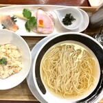 麺処 しろくろ - 炊き込みご飯が必須のそばって驚き