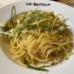 ラ・ベットラ・ダ・オチアイ - ズワイガニと九条ネギとカラスミのパスタ