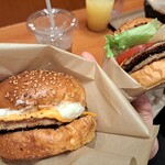 ベッカーズ - ダブルミート2種チーズバーガーとラストベーカーズバーガー