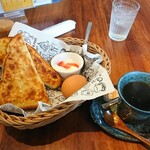 ドッグラン&カフェ 里音 - 料理写真:モーニングサービス ホットコーヒー アーモンドトースト