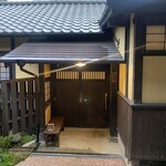 阿蘇乃やまぼうし - 部屋の入り口。古民家移築案件。全部屋ちがう造り