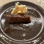 エピセ - 黒毛和牛ロース肉グリエ  トリュフソース紅アズマのグラティネ
