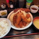 nishiazabumikawaya - 三河屋(海老フライ定食+メンチカツ単品)