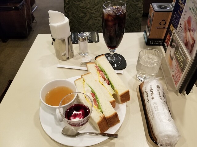 Kissa Shitsu Renoir Ikebukuro Higashiguchi Ten