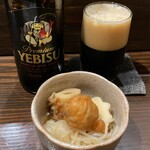 鶏's - 鶏's(エビスブラック、お通しのおでん)