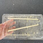 大吉 - 割り箸が余裕で入る大きさの容器。