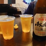 Chuukaryouri Shouryuubou - 瓶ビールを注文したら提供されたのはプラカップ。ママいわく「使い捨てだから衛生的」。ハイボールとかは普通にジョッキ的なやつで来た