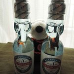 うさぎとぼく - 見て見て～これが、うさぼくさん２周年の記念品だよ。
      うさぎとぼくのラムネ。ラベルのデザインが昭和の雰囲気満点。