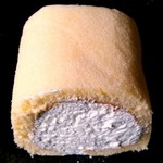 ハニー食品 - ロールケーキ（バニラ）：二分の一カット断面図 by ももち