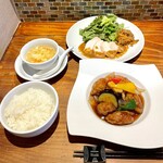 青藍 - 酢豚ランチ　棒々鶏サラダだけでも結構なボリューム