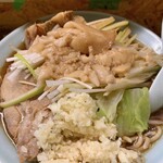 Ramen Tonbon - ラーメン中(細麺)ネギ　液体油少なめ　野菜少し大蒜アブラ