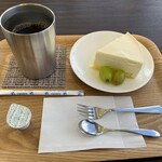 おらが茶屋 - ケーキセット500円。ケーキには、チョコケーキ、チーズケーキ、レアチーズケーキがあり、レアチーズは100円アップ。