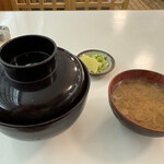 とんかつ 末吉 - 漆の丼に盛られて…