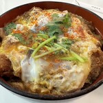 とんかつ 末吉 - 一味をかけてみる♡