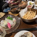 Hirari Kirari - カルパッチョとフライドポテトと黒アヒージョ