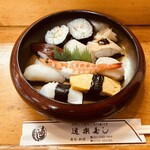 Douraku Sushi - 上盛り合わせ寿司　1050円