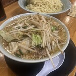 椿ラーメンショップ - 野菜つけ麺.背脂トッピング有料