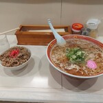 Kitano Ramen - ラーメン(味噌大盛)ミニ牛丼セット…。