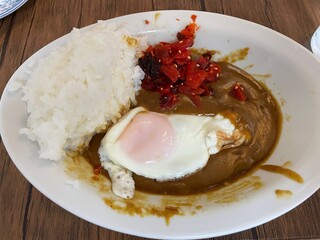 喫茶 田川 - 中盛カレーに目玉焼を投入