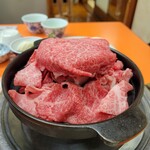 Yonekyuu Honten - すき焼き さしの入った綺麗なお肉