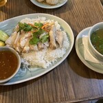 タイの食卓 クルン・サイアム - カオ・マン・ガイ1280円＋ご飯大盛100円
＝1380円